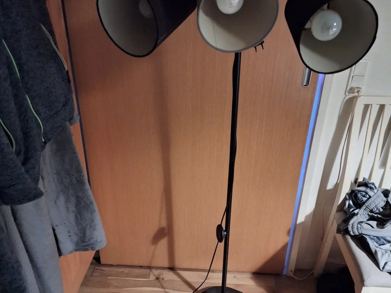 Billede 1 - Gulvlampe og Kugle dyne sælges