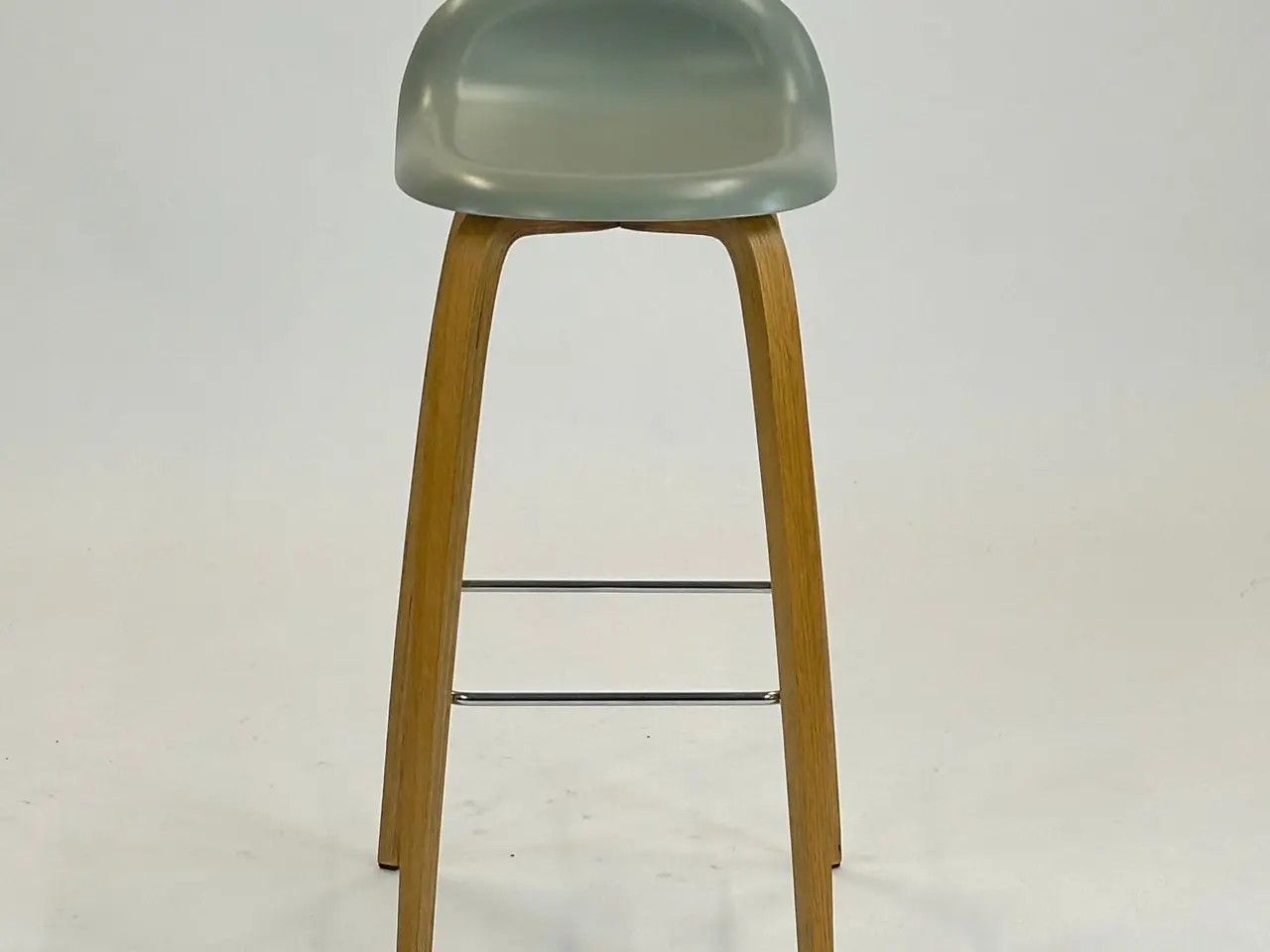 Billede 3 - GUBI 3D Bar Barstol – Mørkegrå med Træ Stel SH 78 cm