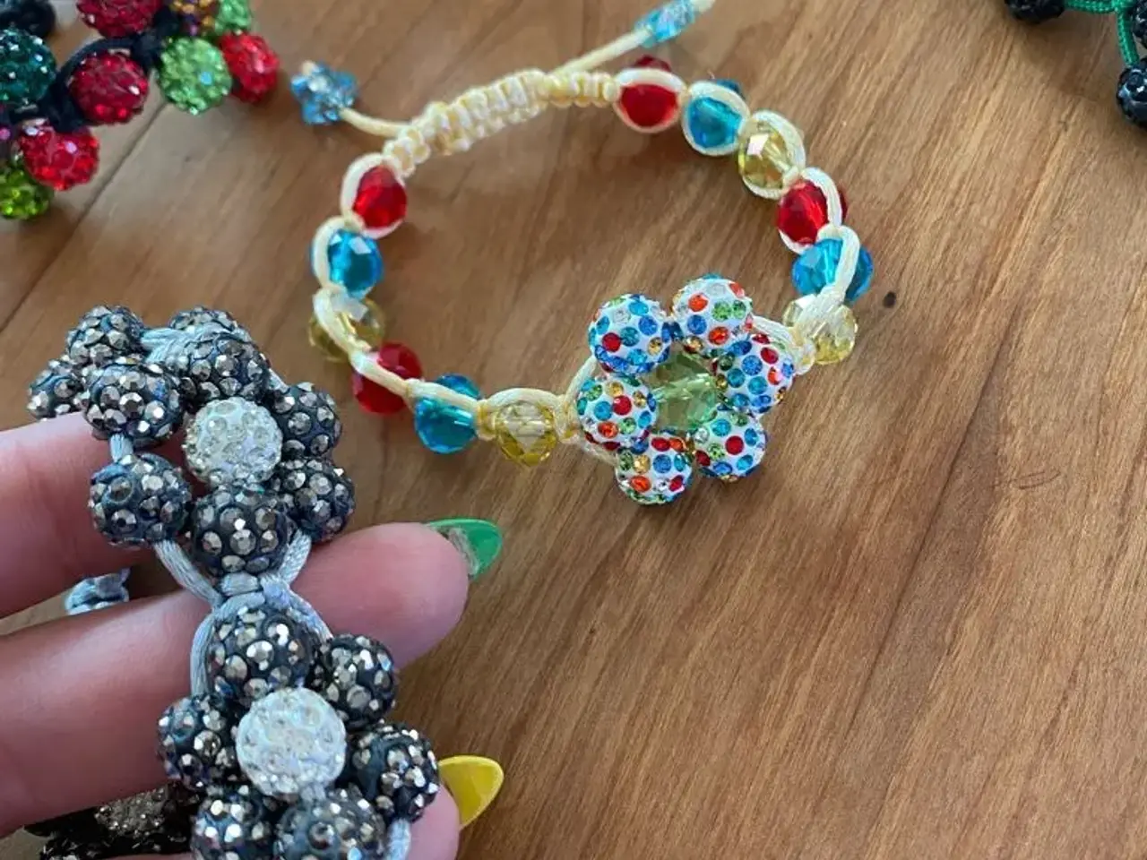 Billede 2 - Nye knyttede armbånd