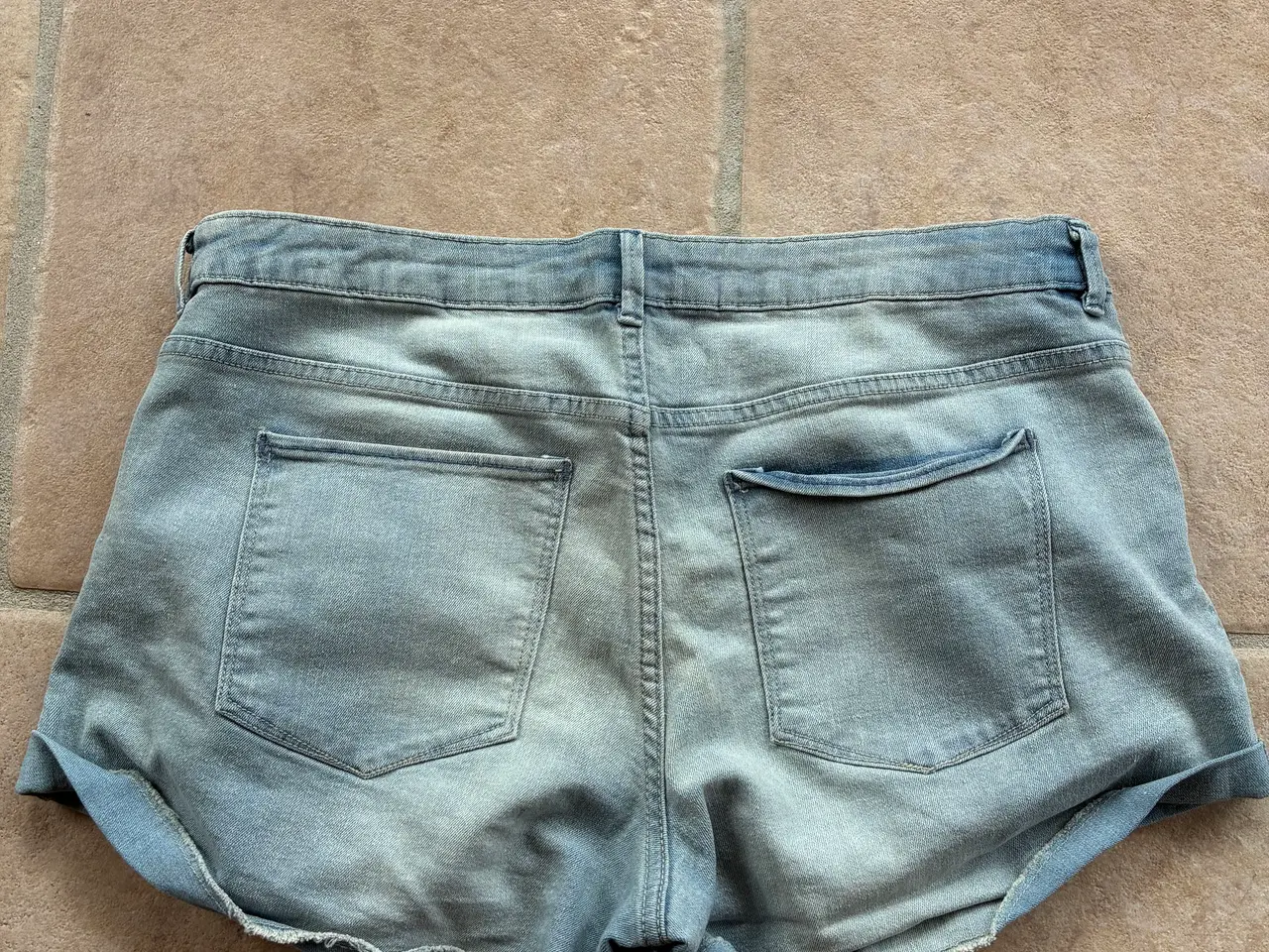 Billede 2 - H&M denim shorts str. 44