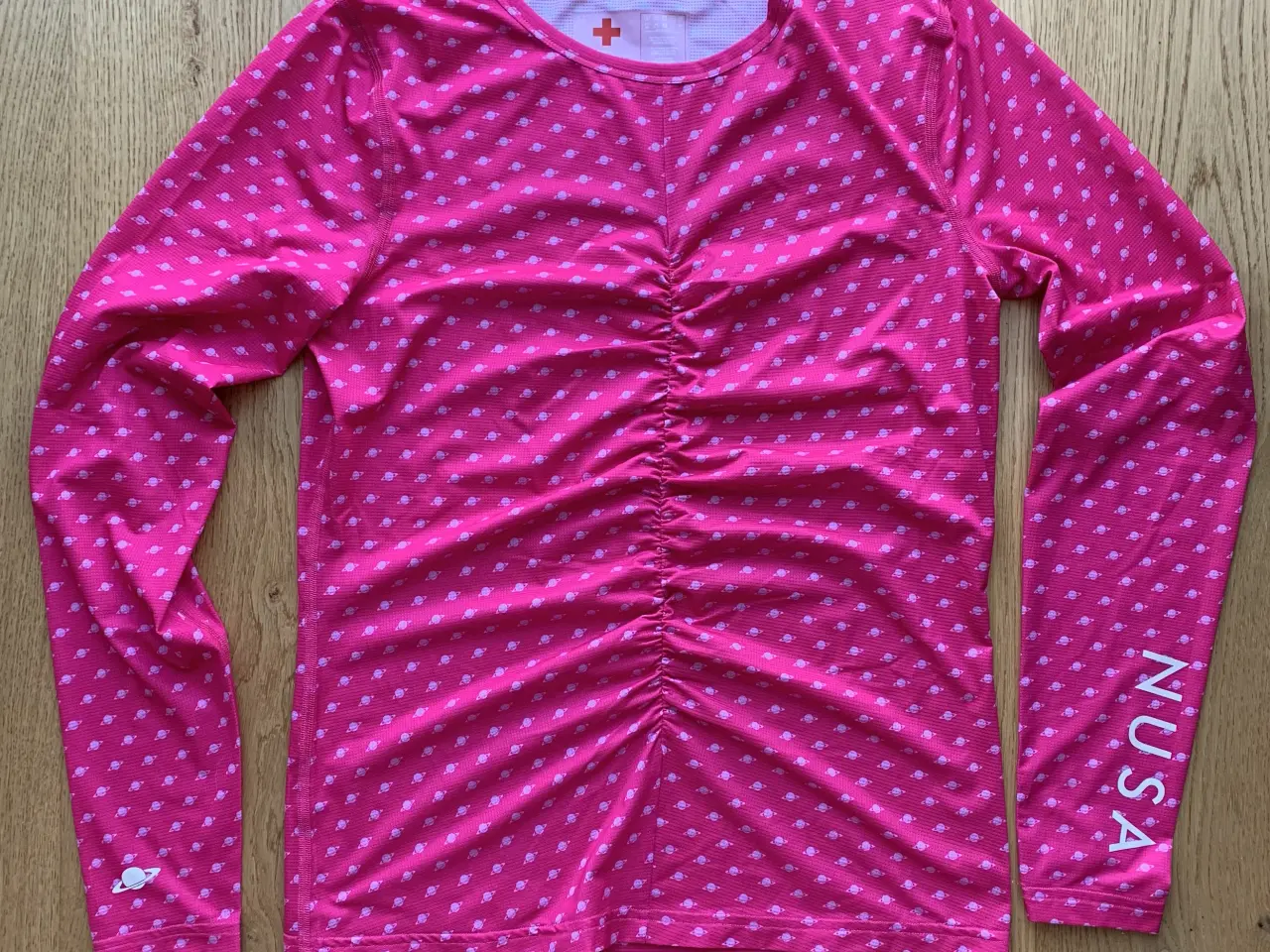 Billede 1 - Planet Nusa limited edition bluse