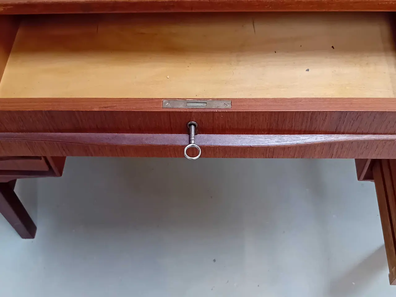 Billede 7 - Skrivebord teaktræ med hylder
