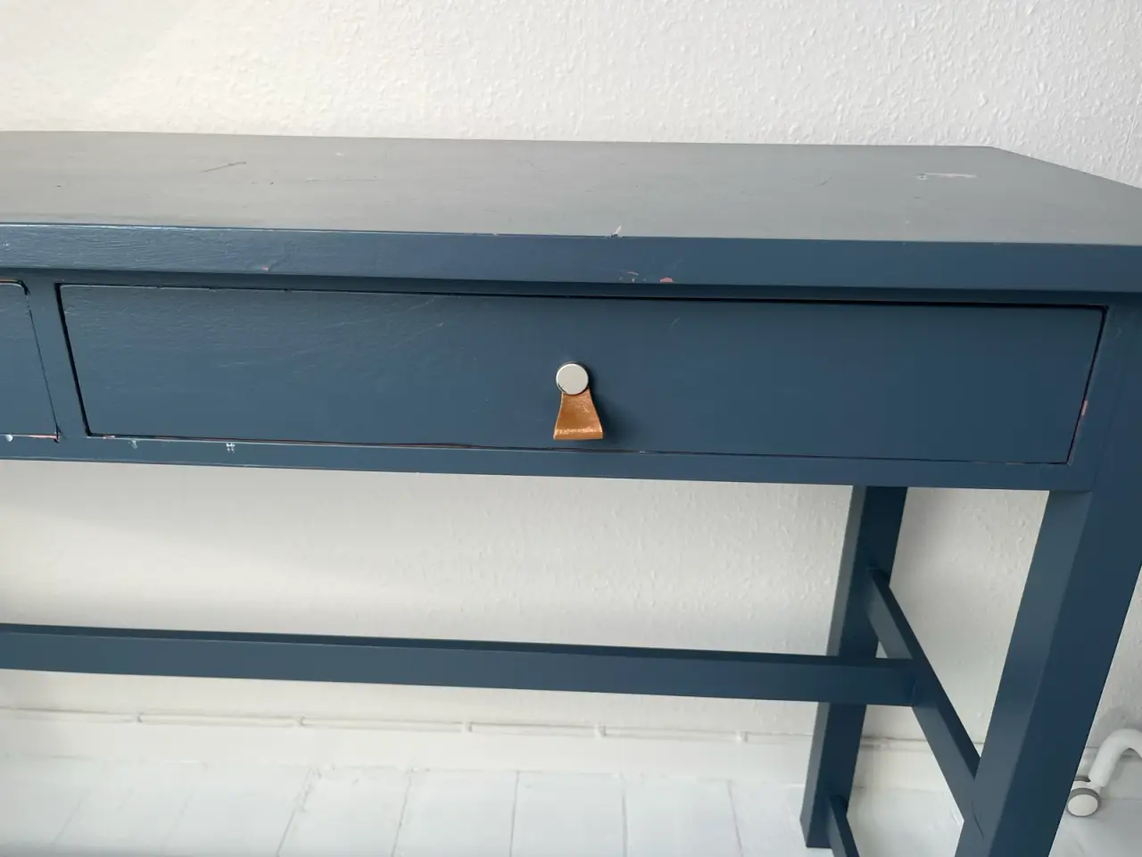 Billede 2 - Gratis skænk/bord med skuffer