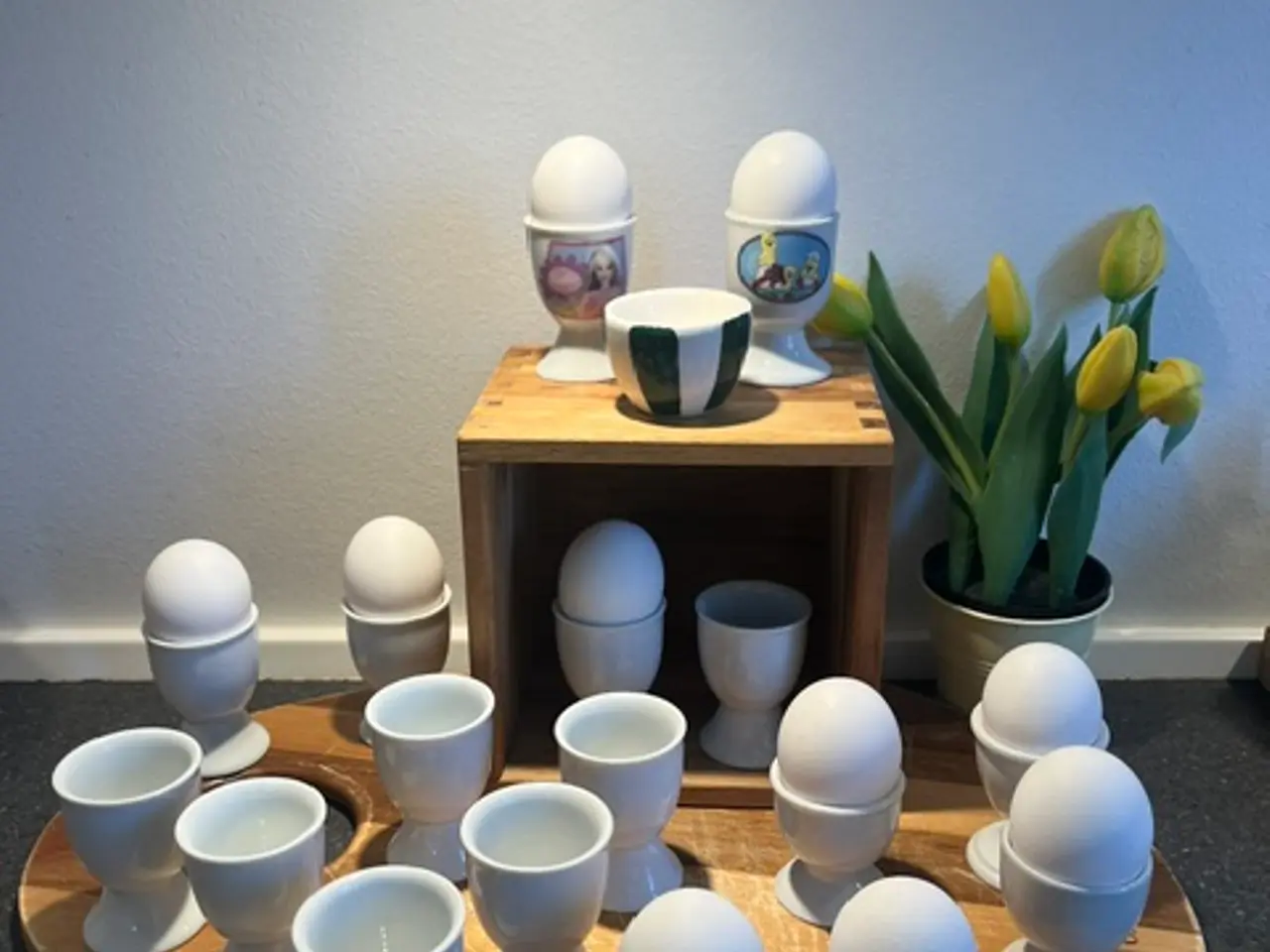 Billede 1 - Stor samling af æggebægre – Perfekt til morgenbord