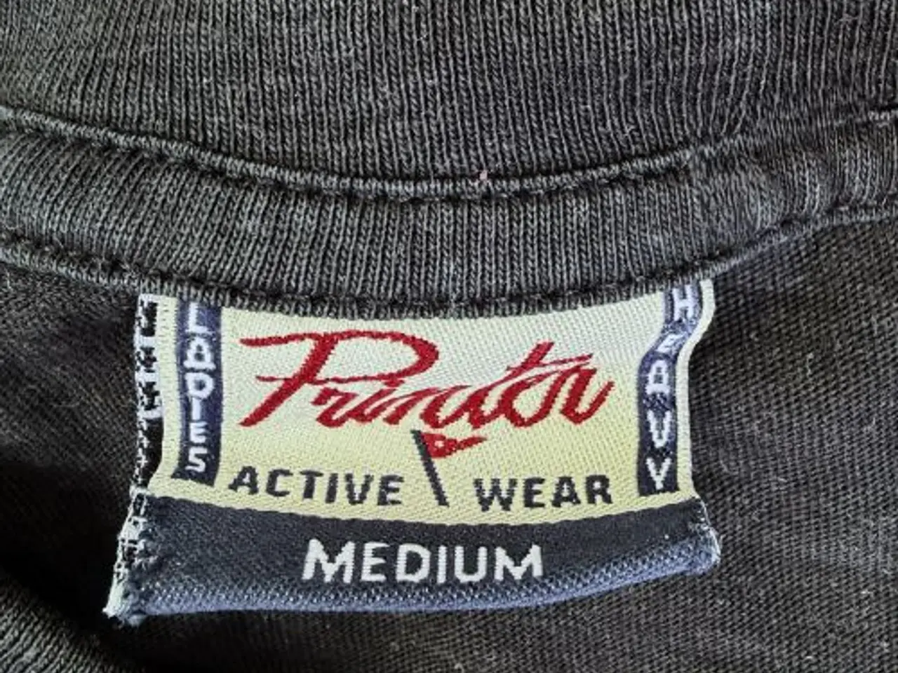 Billede 2 - T-shirt med hjælpsomt motiv