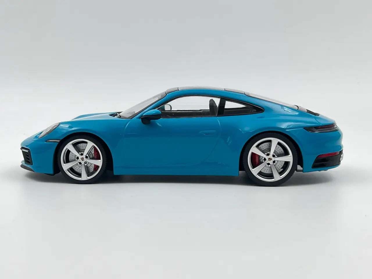 Billede 4 - 2019 Porsche 911 (992) Carrera 4S Minichamps 1:18