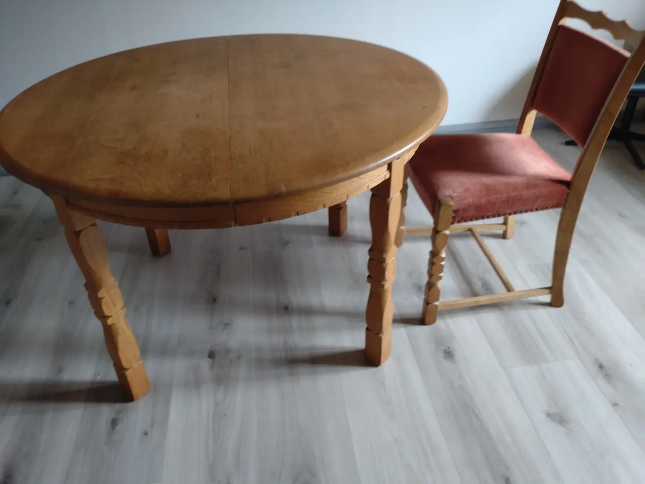Billede 3 - Spisebord med 6 polstret stole