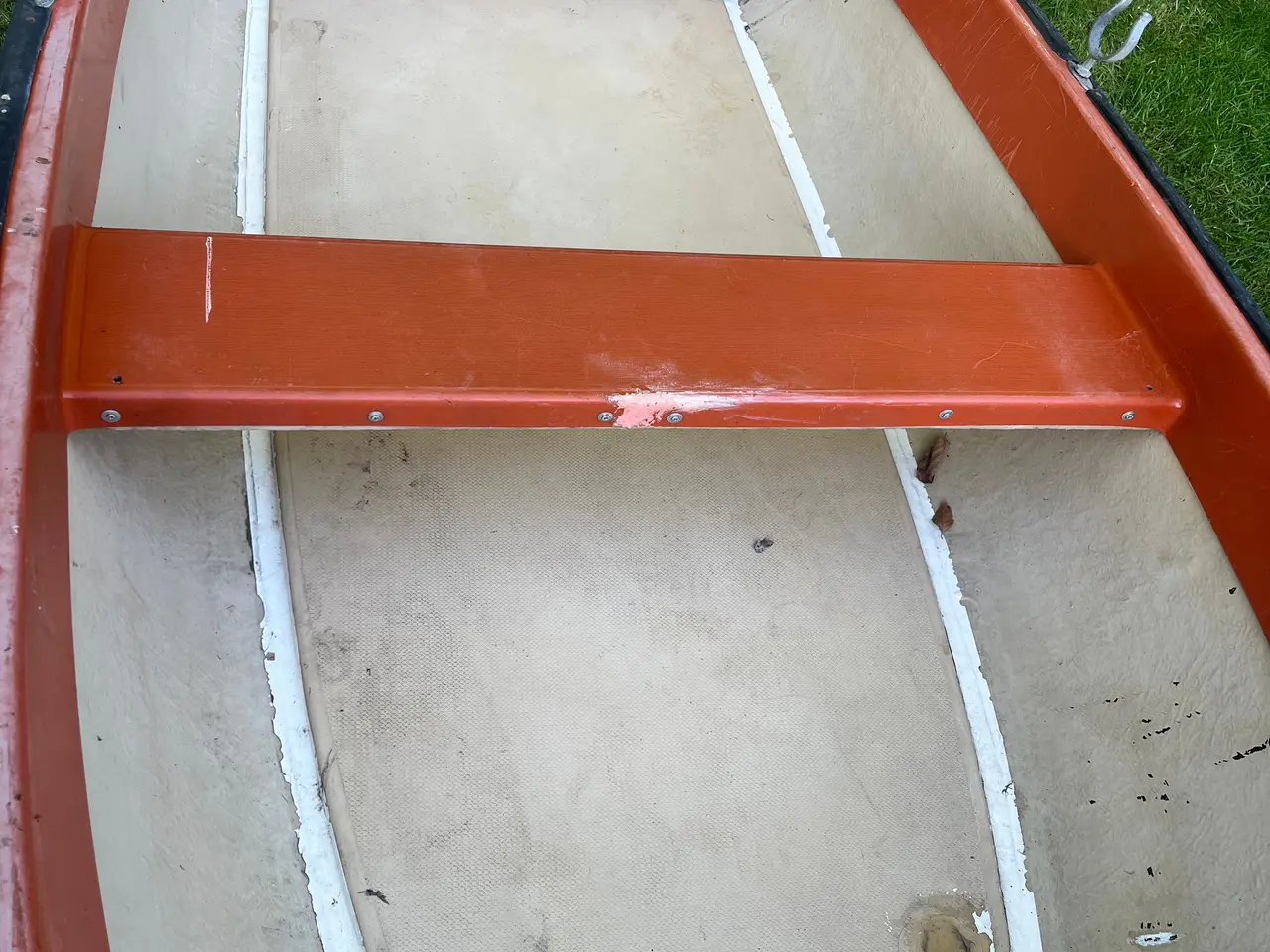 Billede 3 - Solid og rummelig glasfiberjolle sælges