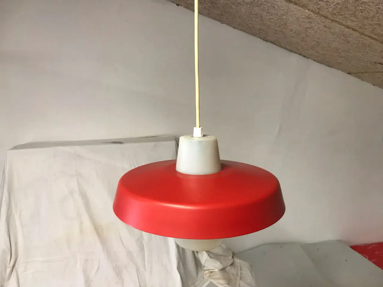 Billede 3 - Reto lampe med rød og hvid skærm