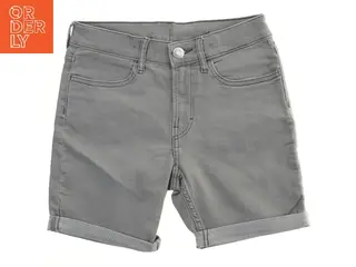 Grå shorts fra H&M (str. 140)