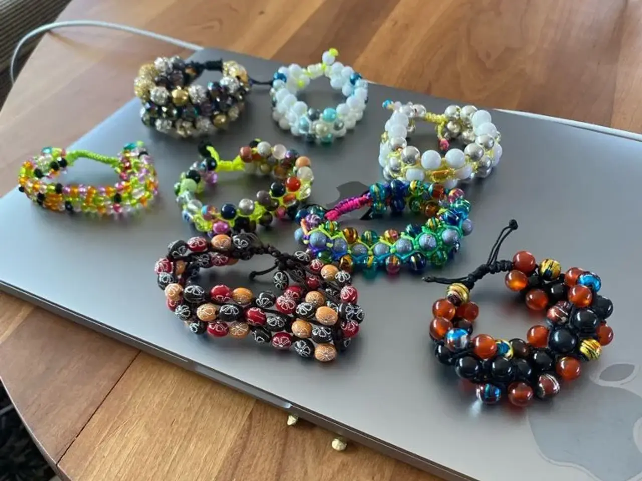 Billede 1 - Nye knyttede armbånd