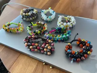 Nye knyttede armbånd
