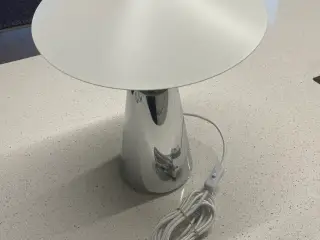 Taido bordlampe af metal, krom
