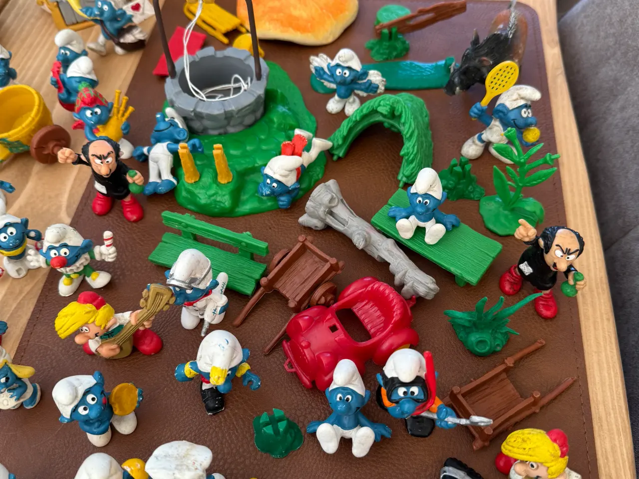 Billede 7 - Schleich Smølfeby med hundrede af figurer