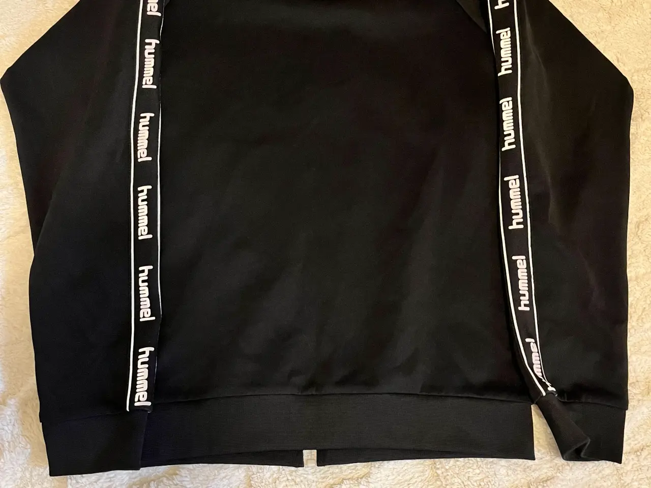 Billede 2 - Zip trøje fra Hummel.