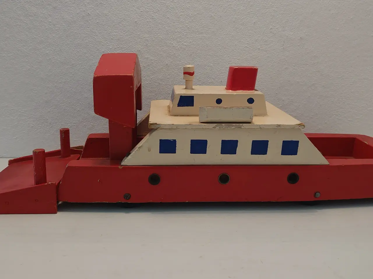 Billede 1 - Fængselslegetøj:Færge med rampe. Flagmærket.1950.