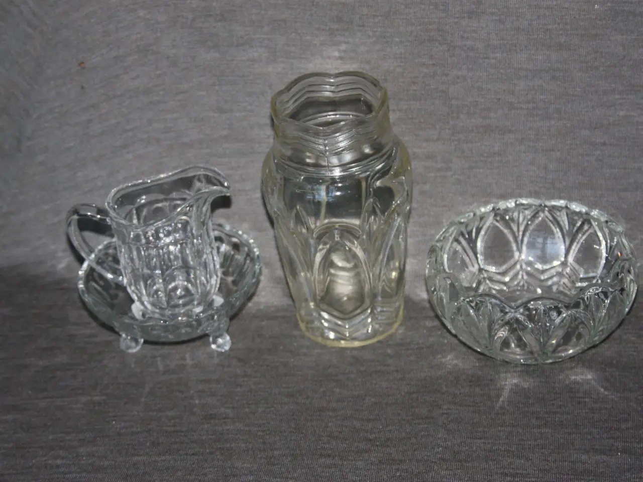 Billede 1 - Yrsa vase i presset glas 17 cm