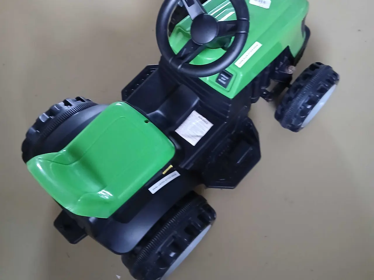 Billede 2 - Grøn traktor med vogn på el