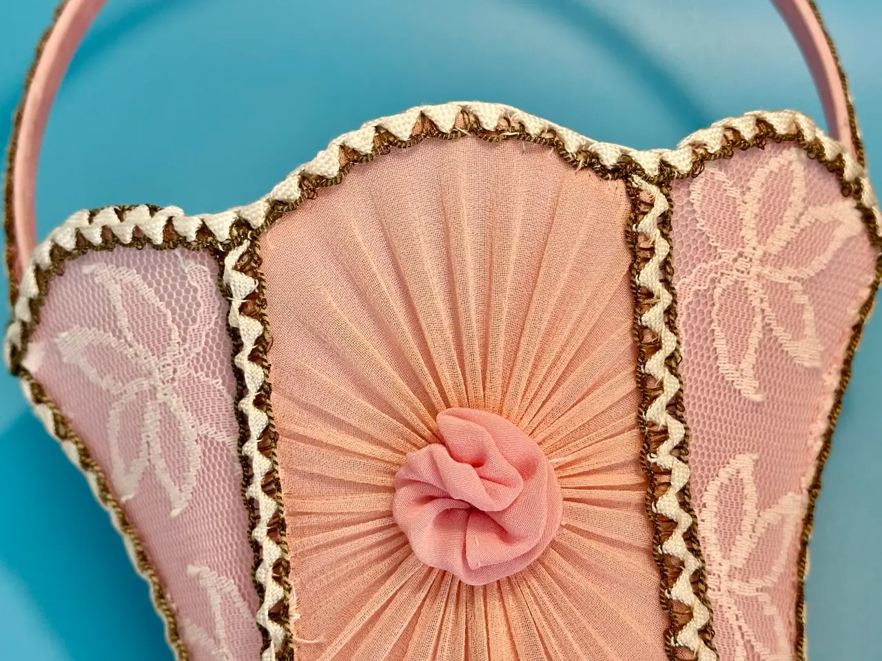 Billede 2 - Smukke pastelpink miniature forfængelighedskurv 