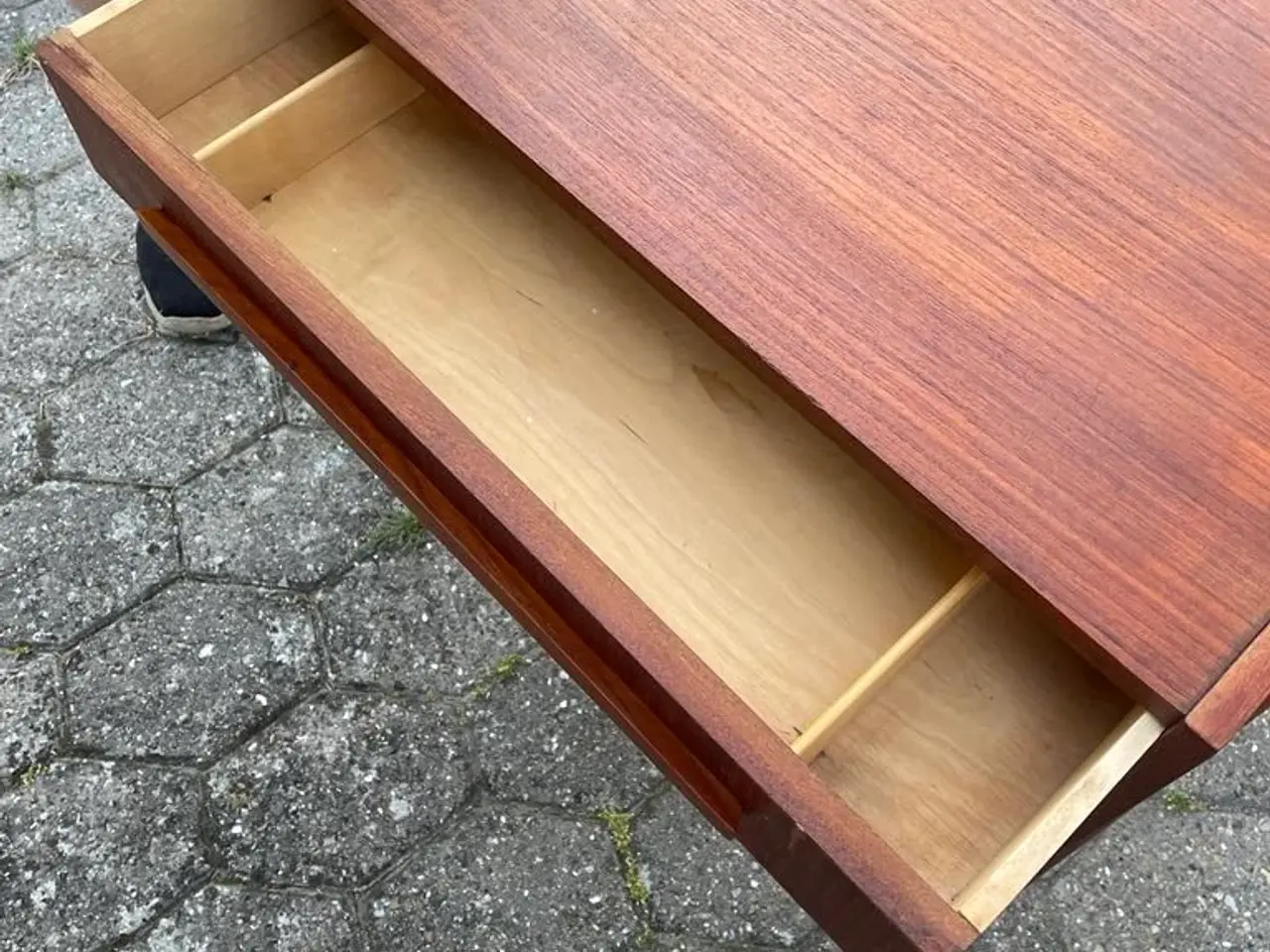 Billede 2 - Teak sybord med skuffe til begge sidder