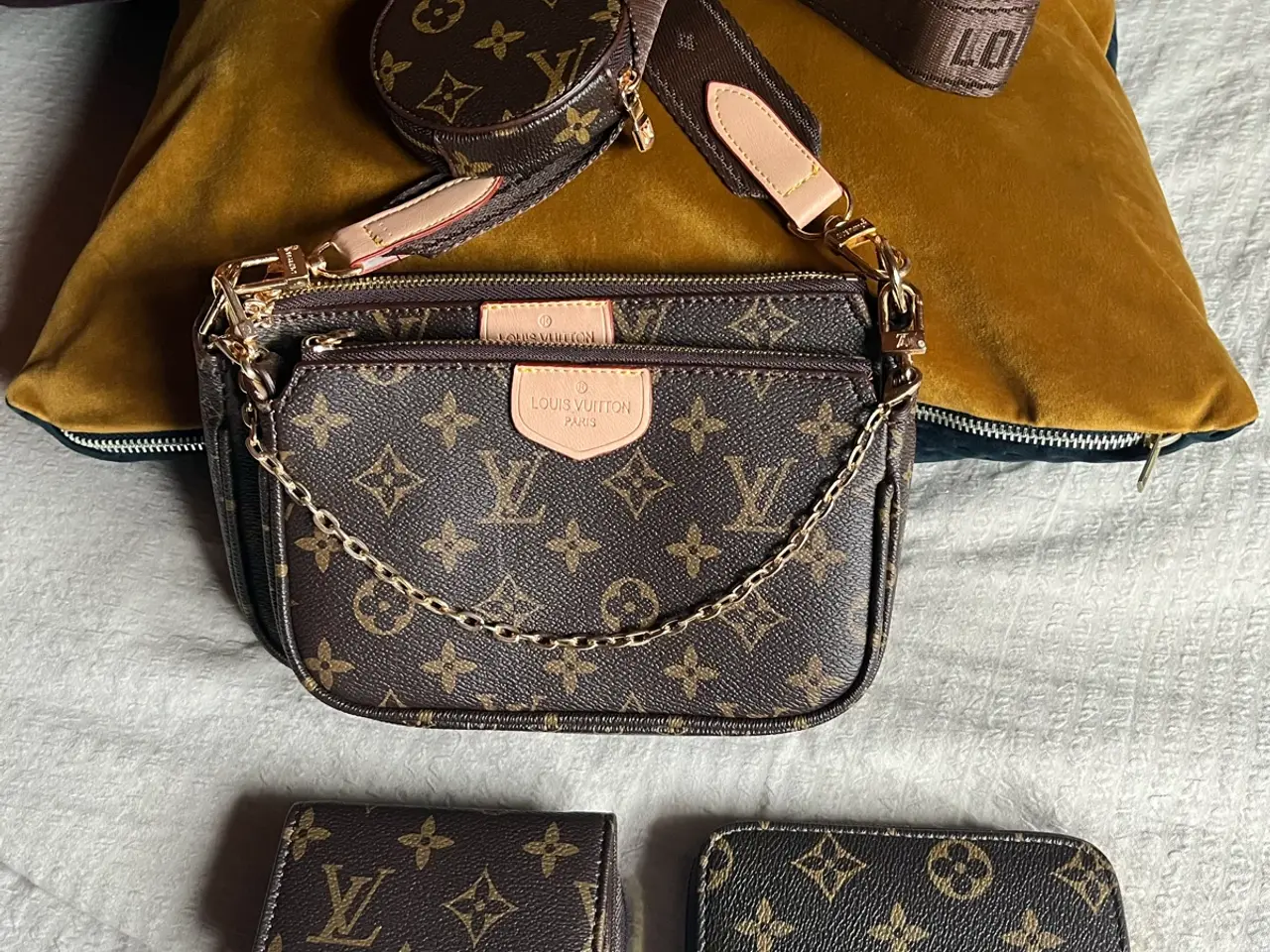 Billede 6 - LV taske & 2 punge
