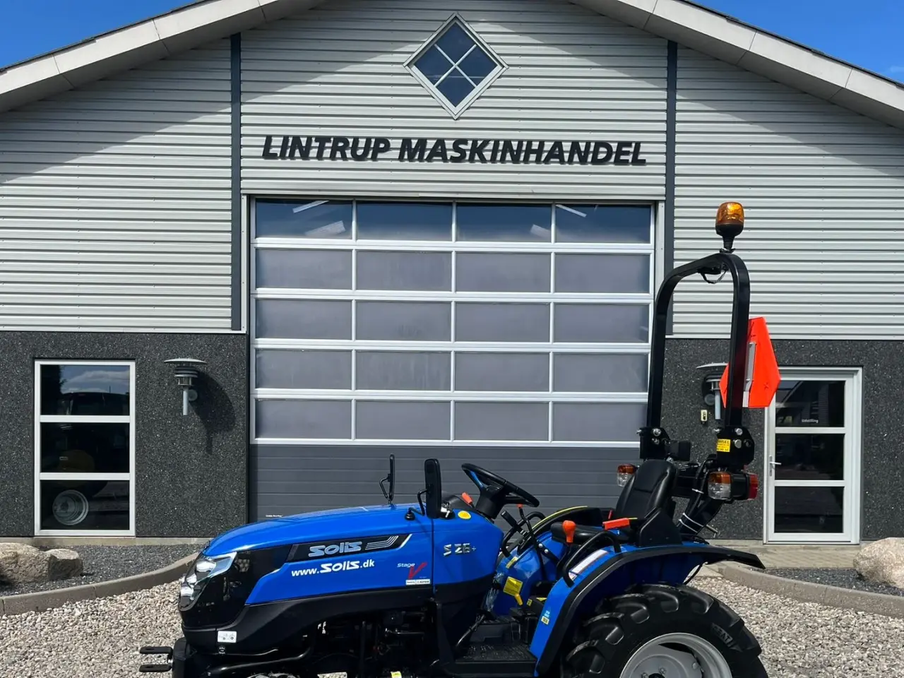 Billede 1 - Solis S26 6+2 Gearmaskine med Servostyring og brede traktorhjul