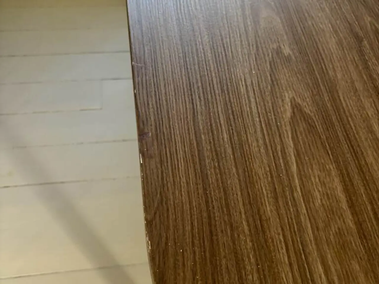 Billede 2 - Spisebord i laminat med metalstel