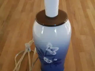 Lampe i poselæn Julerosen