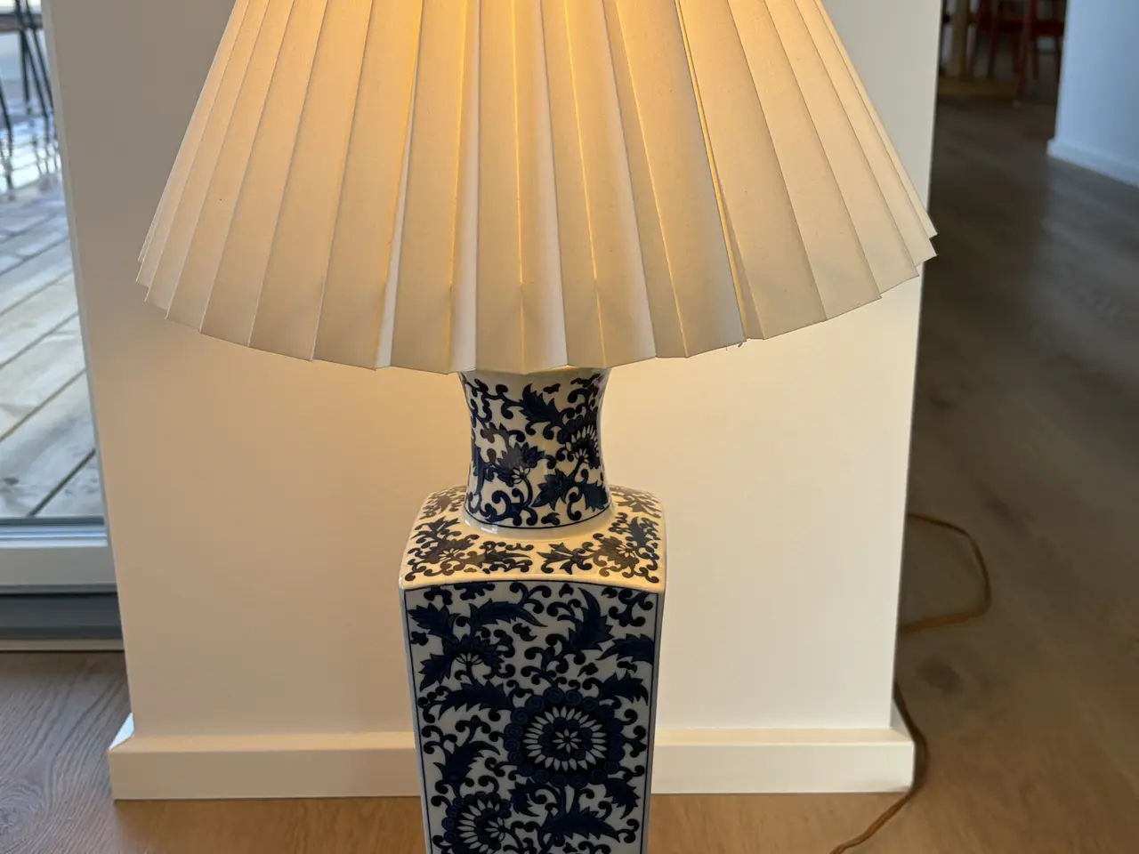 Billede 2 - Flot bordlampe i malet keramik 