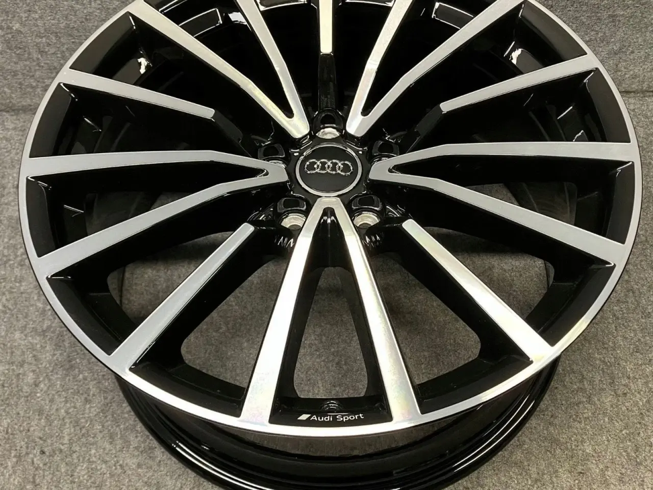 Billede 2 - ALUFÆLGE AUDI A4 S4 8W0 19"