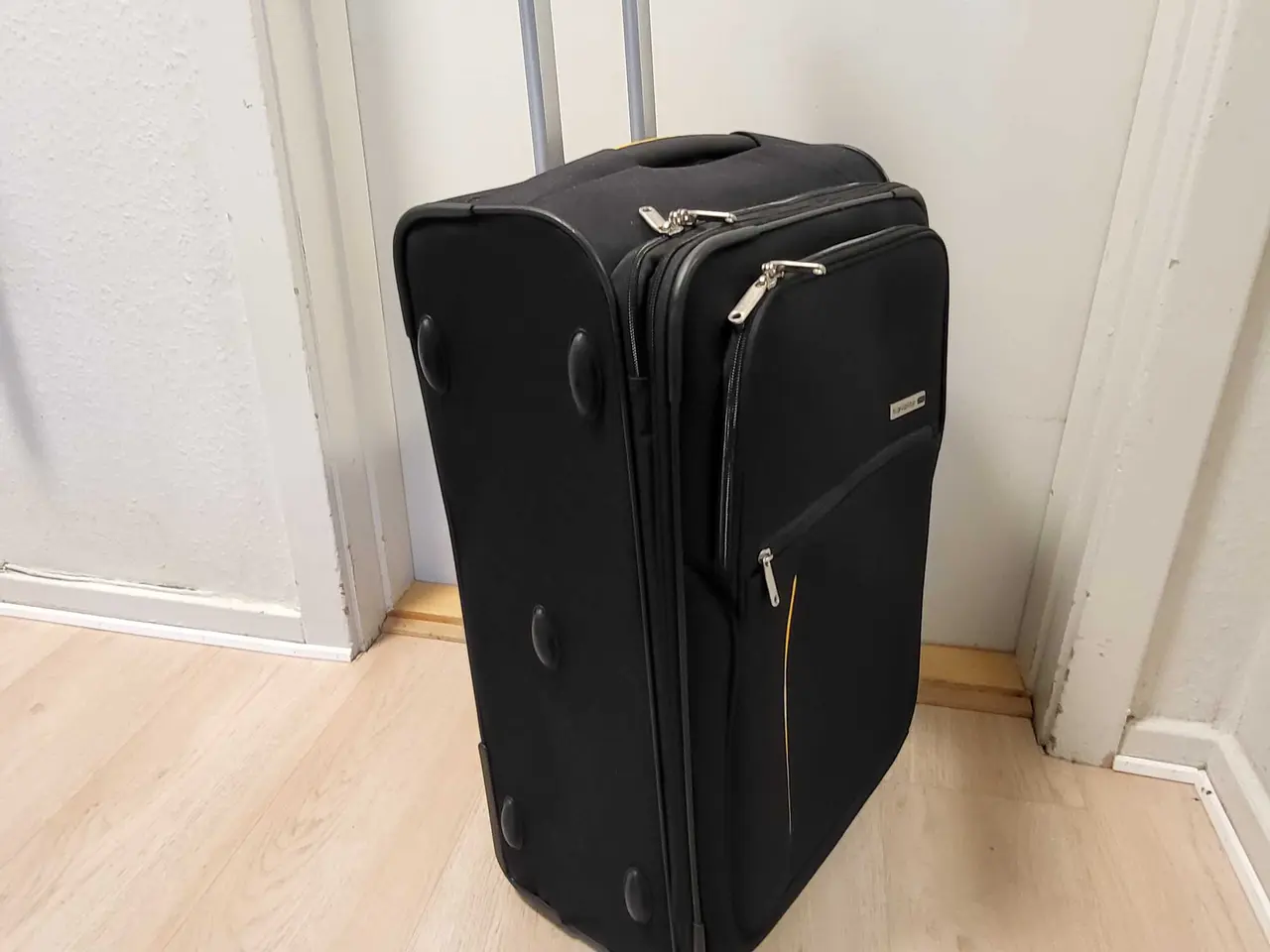 Billede 2 - Kuffert 25-30 x 41 x 65 Som ny