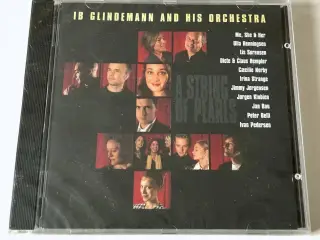 Ib Glindemann: A String of Pearls - I UBRUDT FOLIE