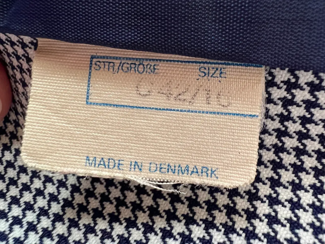 Billede 10 - Habitjakke i Blå og Hvide Tern. 