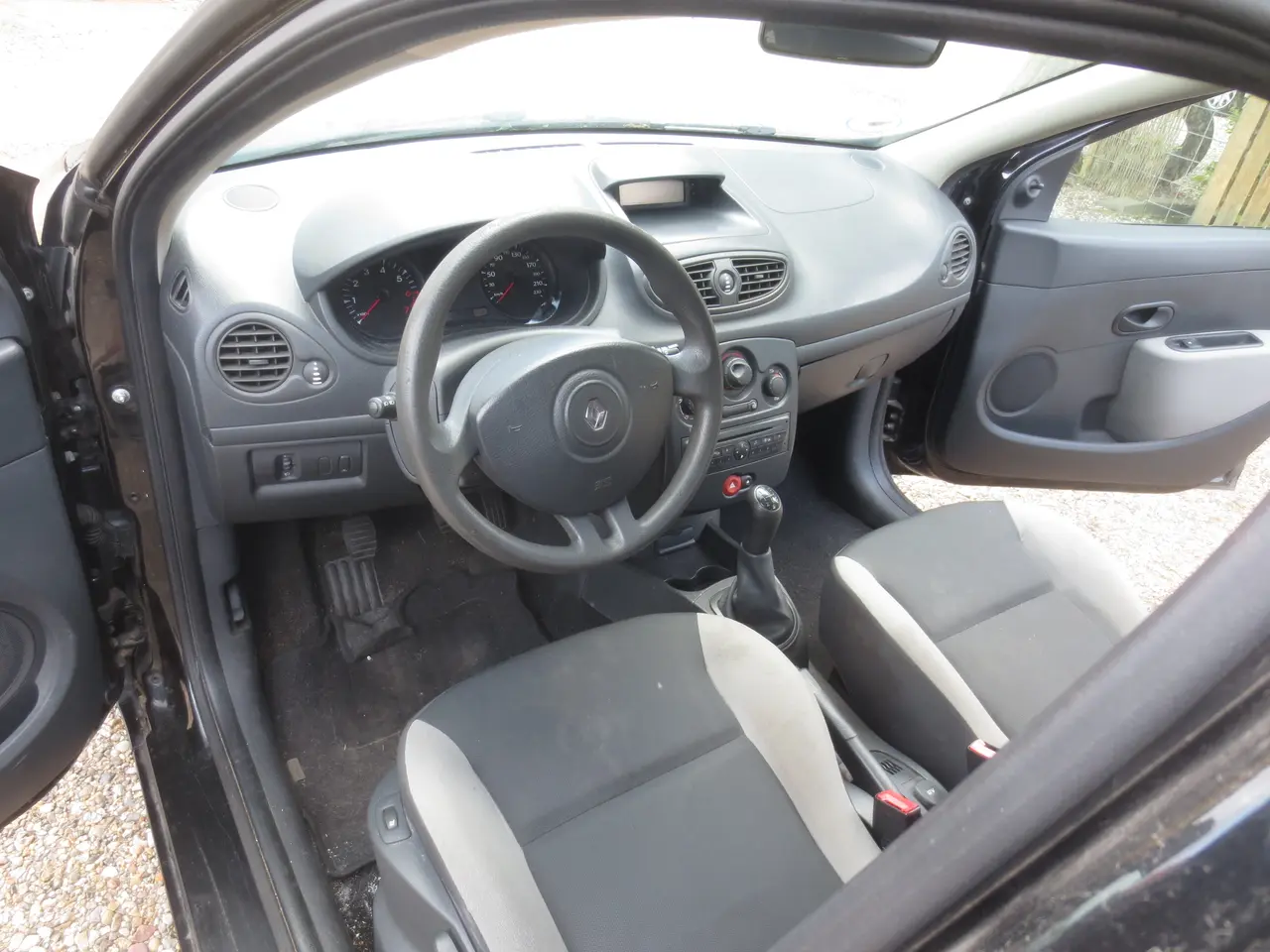 Billede 14 - Renault Clio 1.2 i År 11. Uden syn.