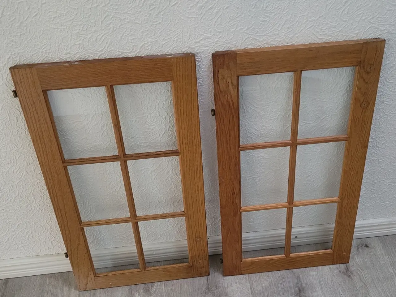 Billede 1 - 2 gammeldags møbelvinduer – perfekte til DIY