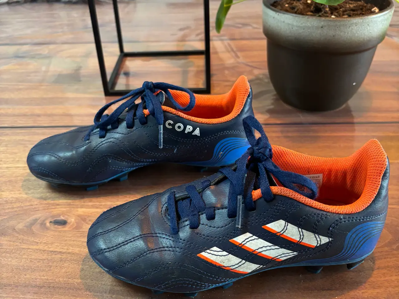 Billede 2 - Adidas fodboldstøvler str 32