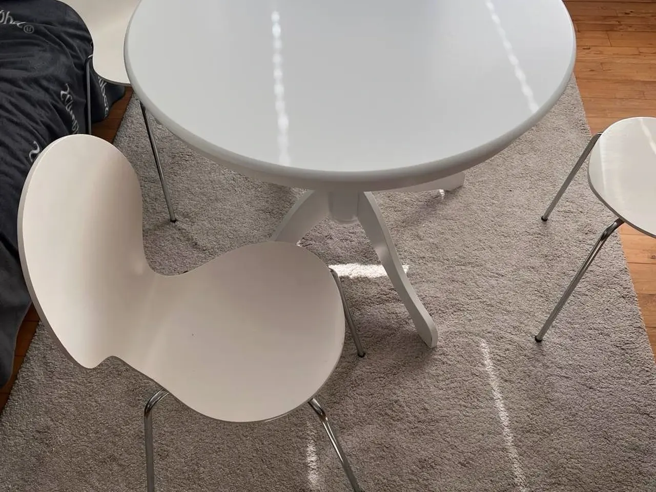 Billede 12 - Sælger et bord og 4 stole i ét sæt