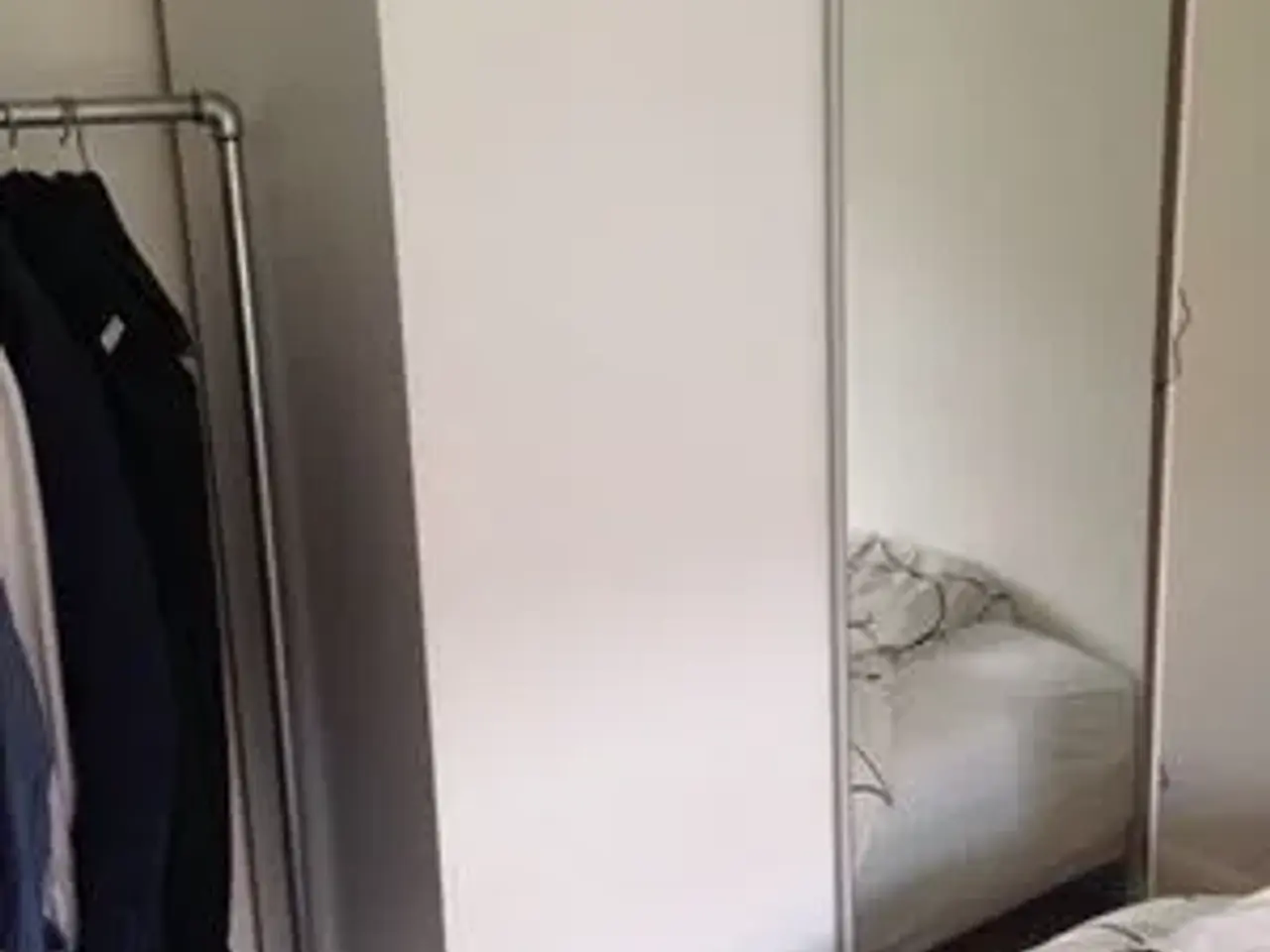 Billede 4 - Ikea Garderobeskab hvid spejl reservedele