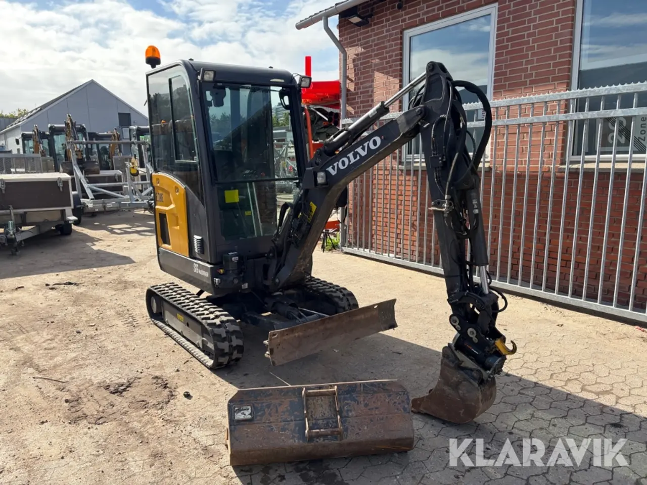 Billede 4 - Gravemaskine Volvo EC18E med 2 skovle og centralsmøring