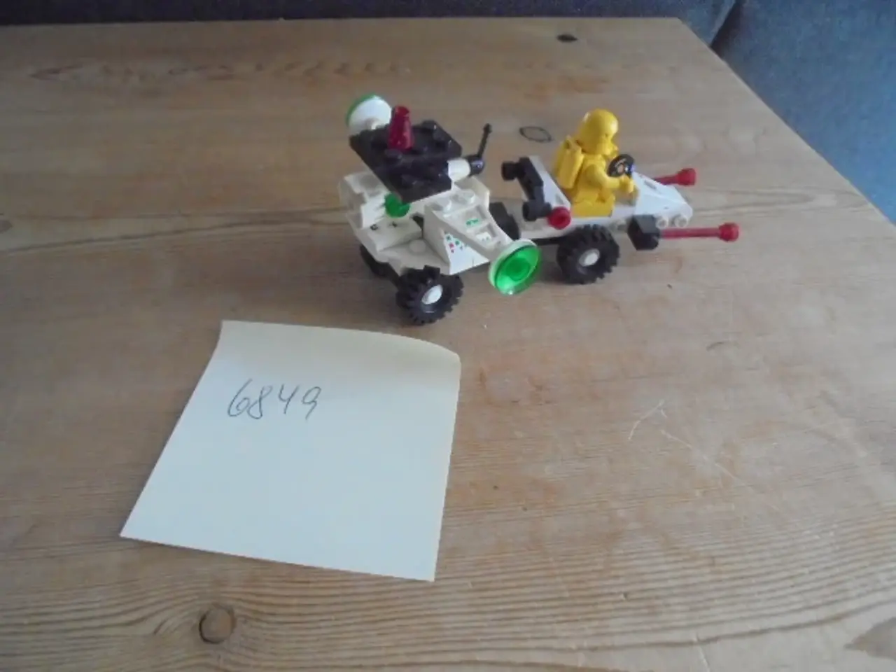 Billede 2 - LEGO Space 6849 Satellite Patroller  God stand 
