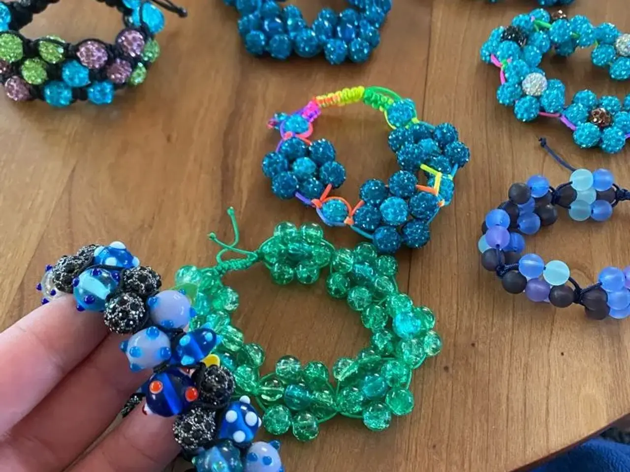Billede 2 - Nye knyttede armbånd