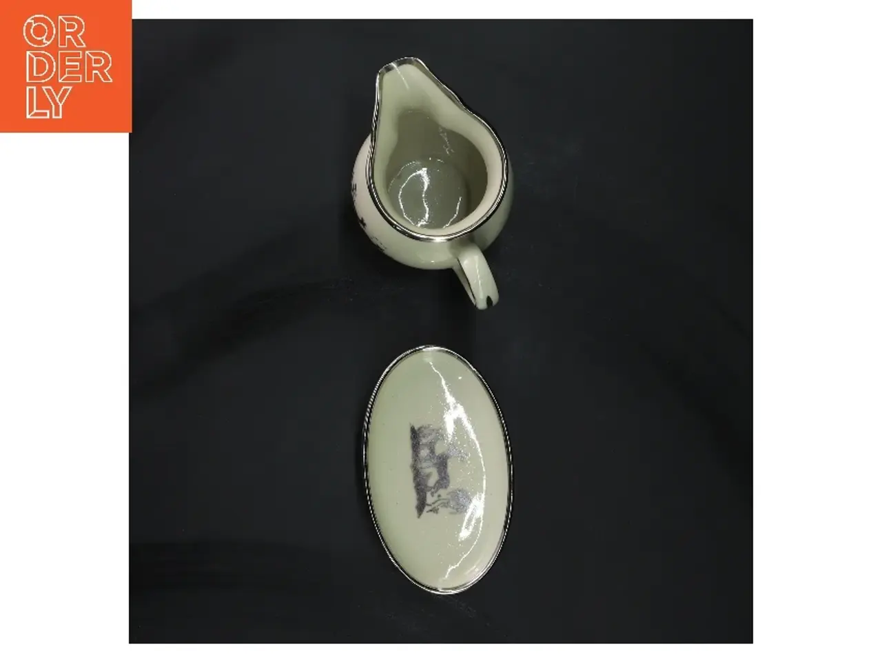 Billede 3 - Flødekande og tallerkener med dyremotiv fra Kjøbenshavn Porcellains Maleri (str. 12x7,5 og 12x7 cm)
