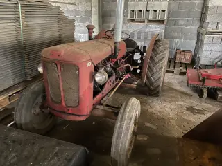 Volvo 320 traktor