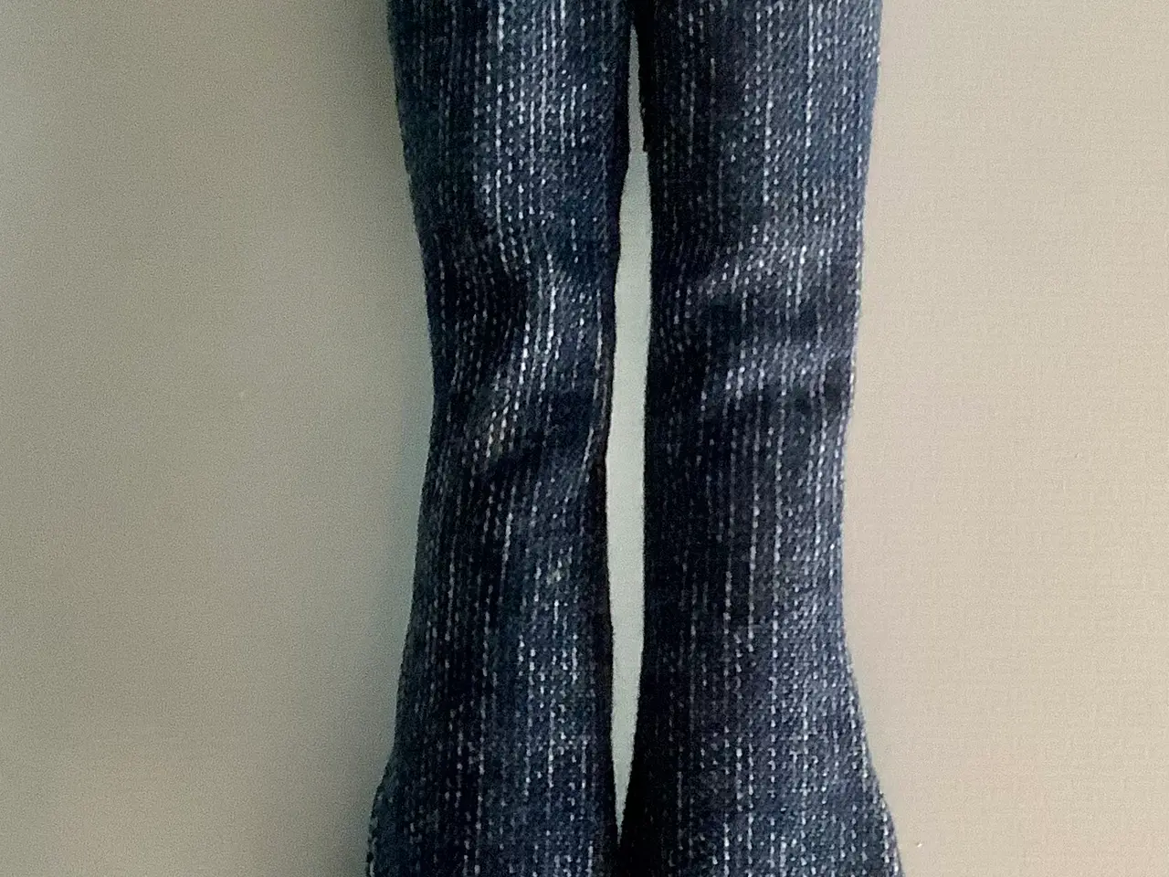 Billede 5 - Barbie med Genuine Barbie jeans.