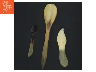 Serveringssæt af horn (str. 19x4 cm) (DVD)