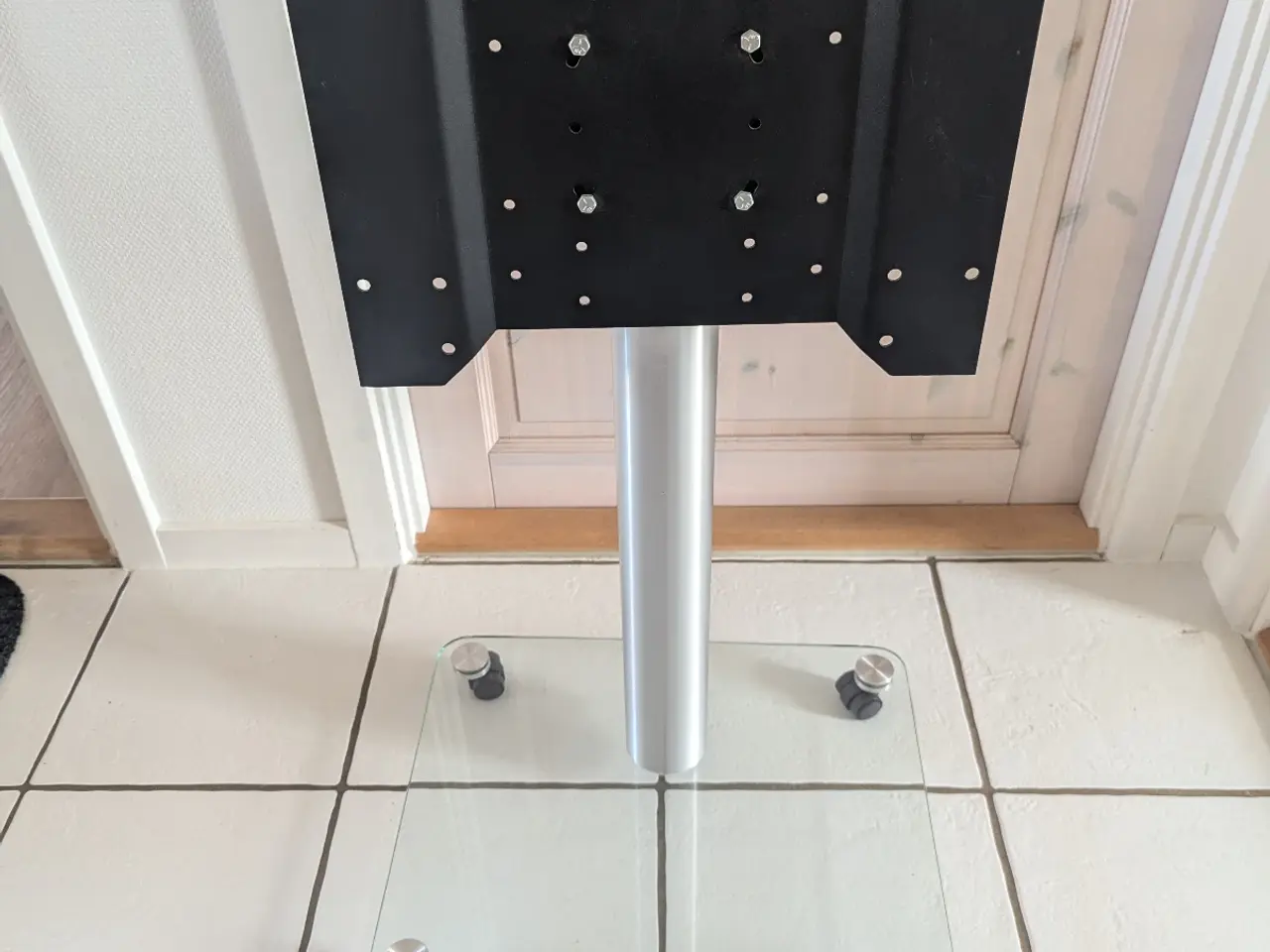 Billede 1 - Tv bord på hjul 