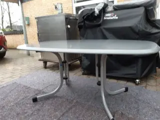 MFG Boulevard campingbord. 160 x94