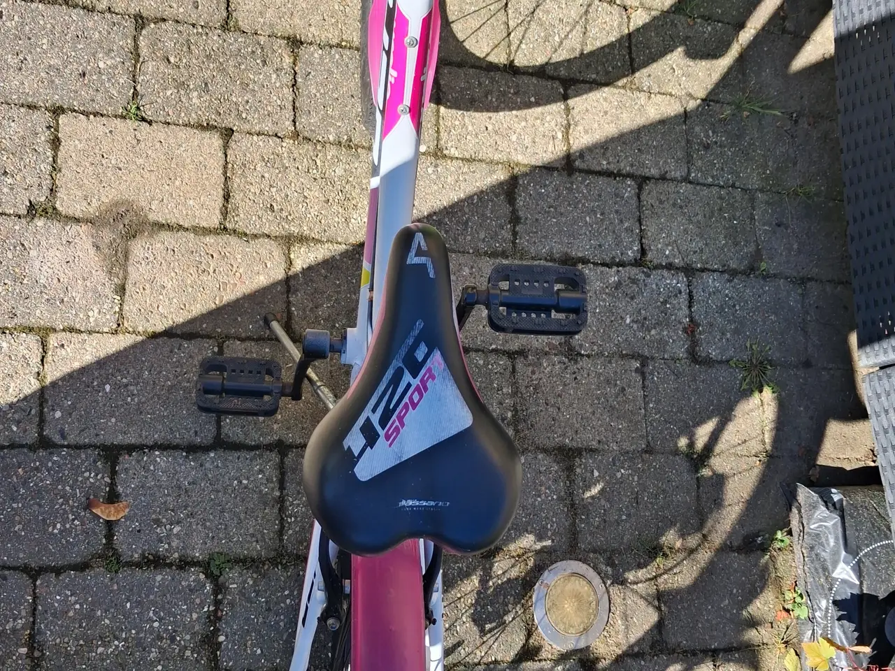 Billede 5 - Pigecykel pink/hvid 20 tommer til salg