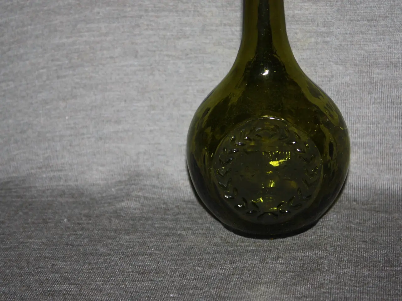 Billede 6 - Grøn glasflaske med svensk tre kroner symbol