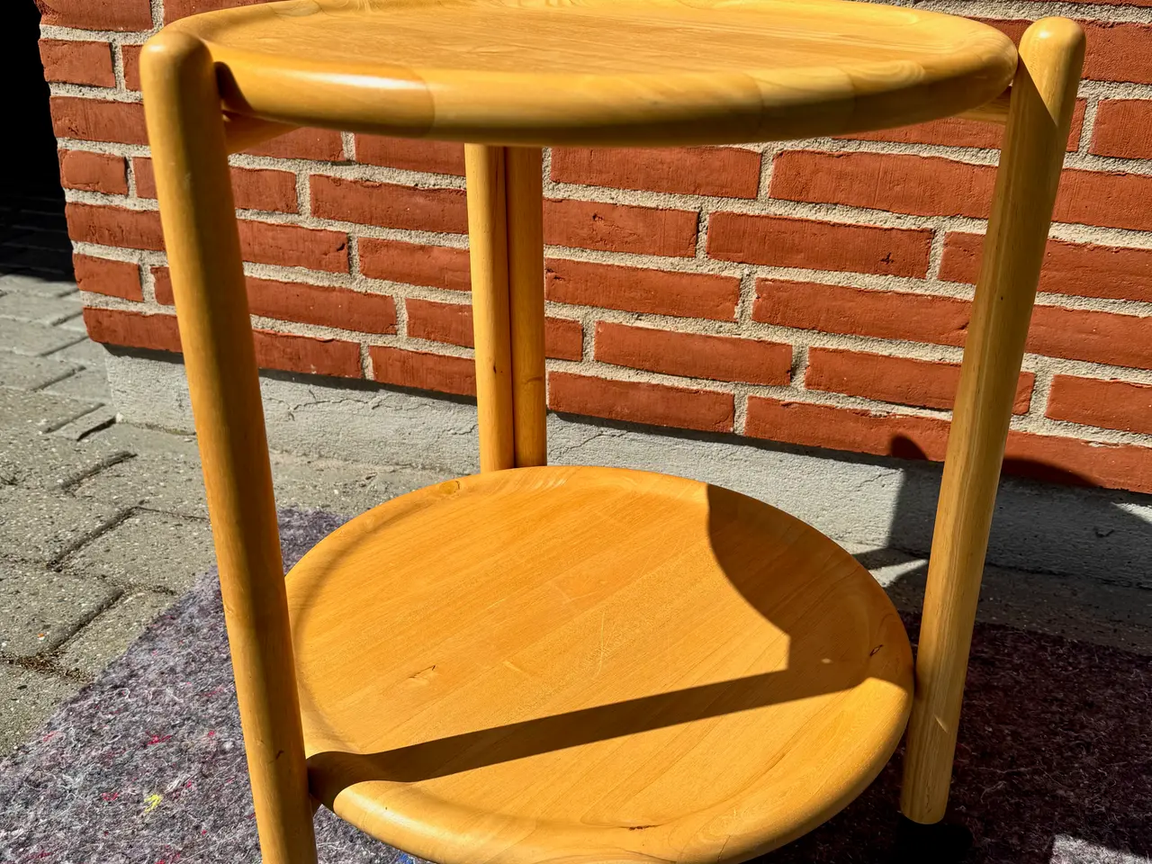 Billede 1 - Serveringsbord rundt og klapsammenlig